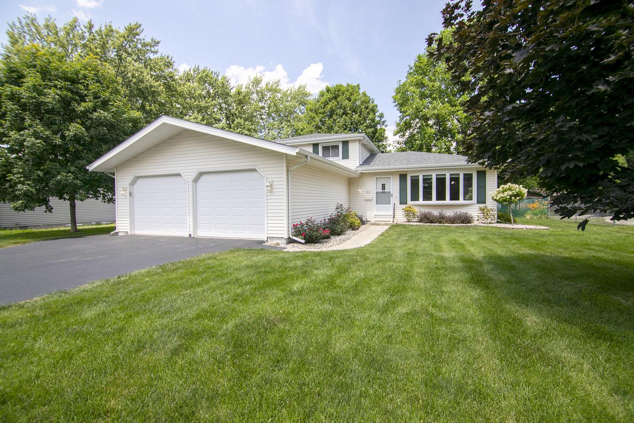 52 Emery Dr., Bourbonnais, IL 60914