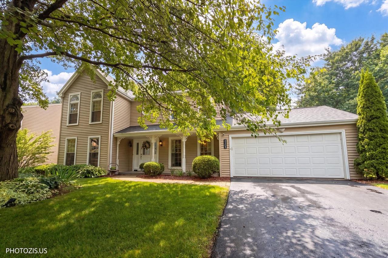 2205 Riverlea Cir., Naperville, IL 60565