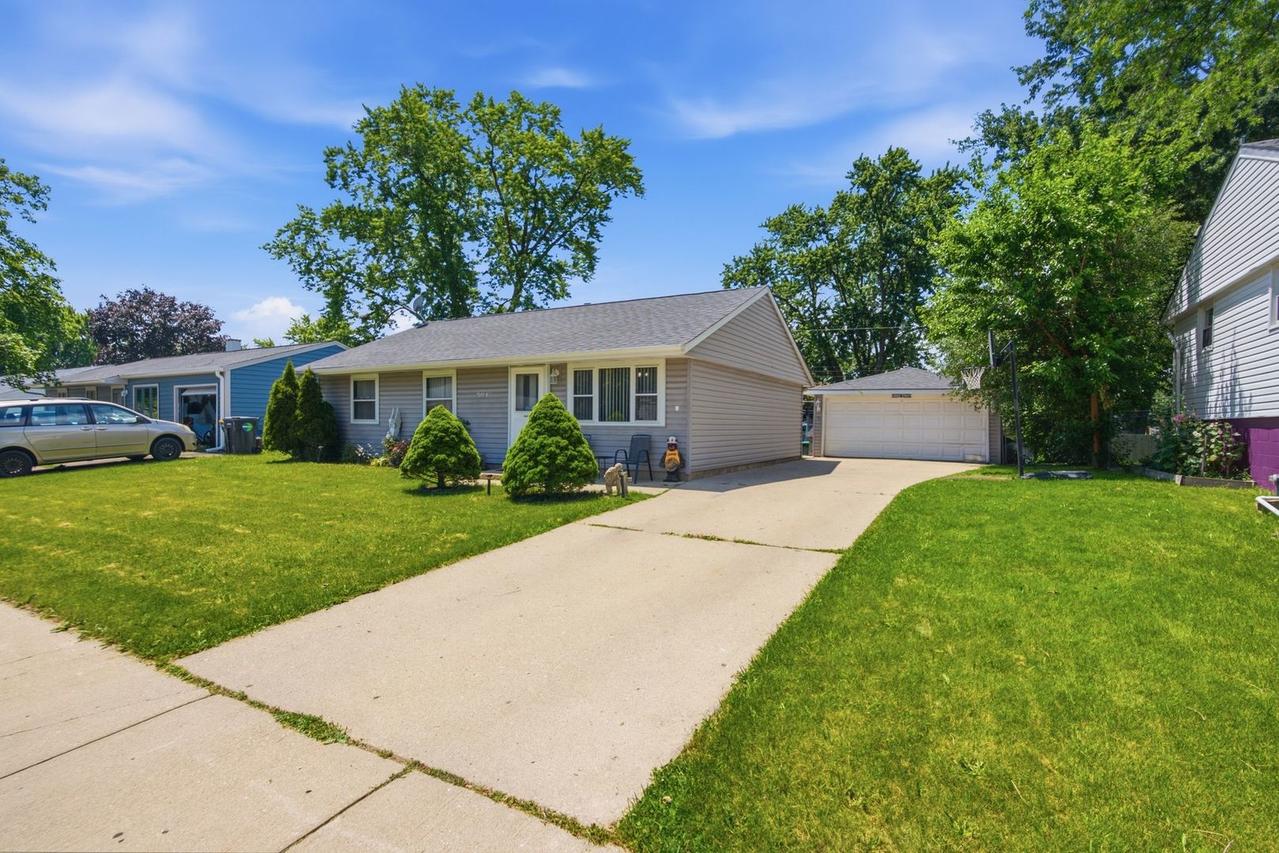 504 Rambler Ln., Streamwood, IL 60107