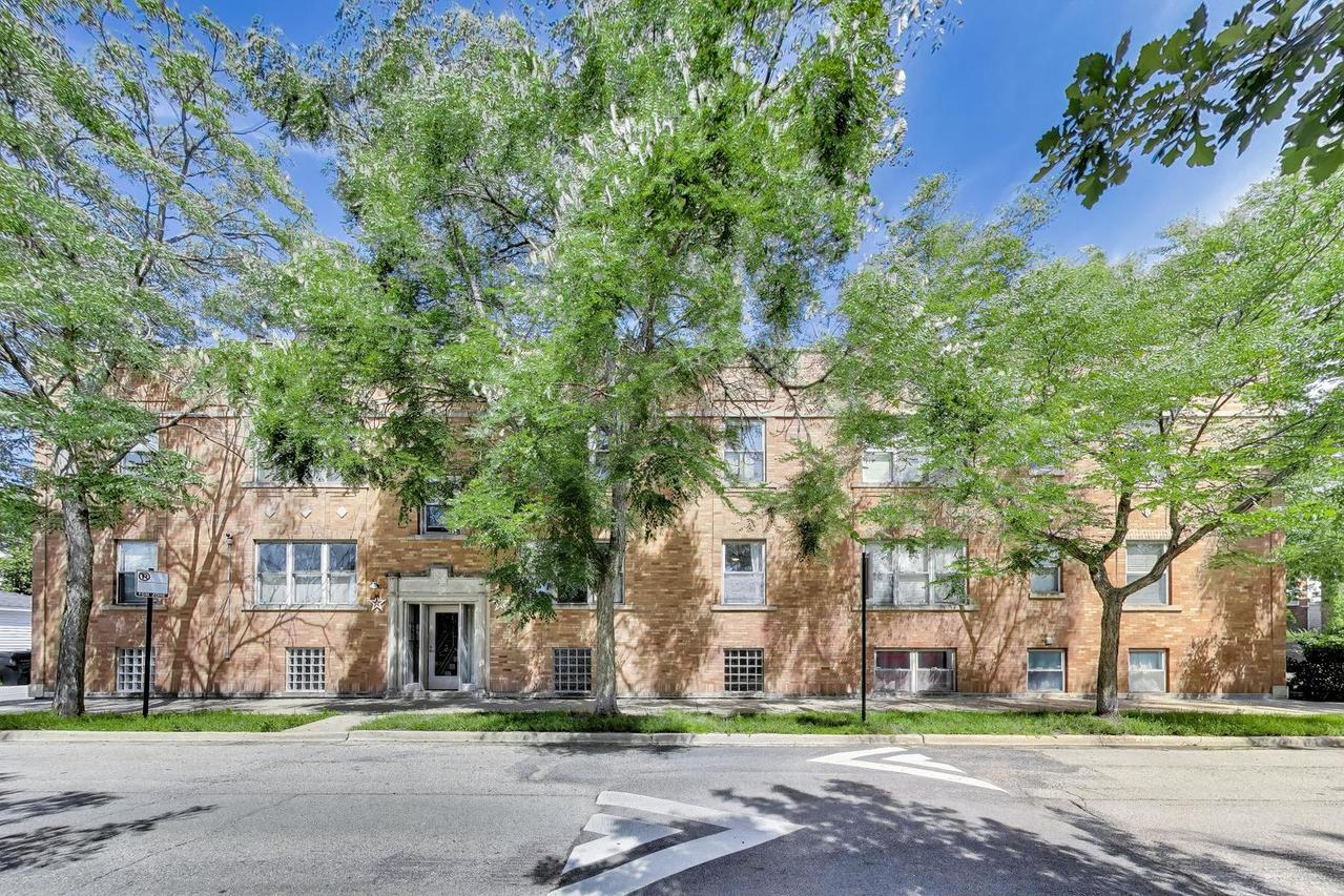 3807 N Campbell Ave. #1, Chicago, IL 60618