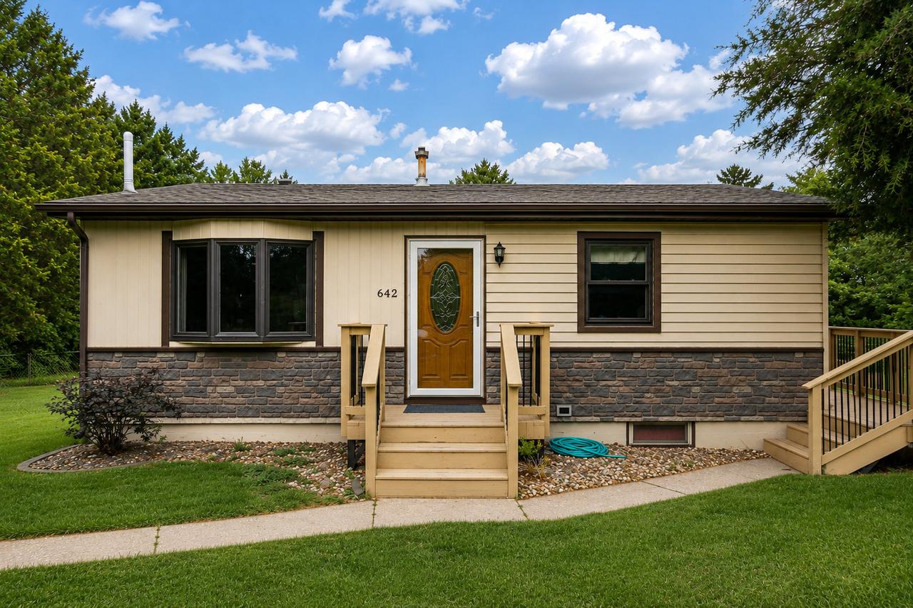 642 8th St., Silvis, IL 61282