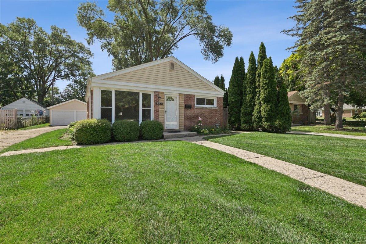 837 Lange St., Mundelein, IL 60060