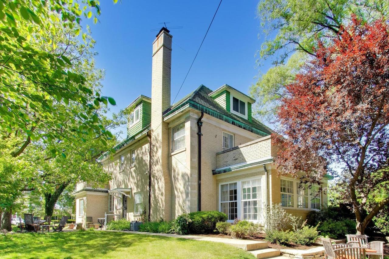 5898 N Caldwell Ave., Chicago, IL 60646