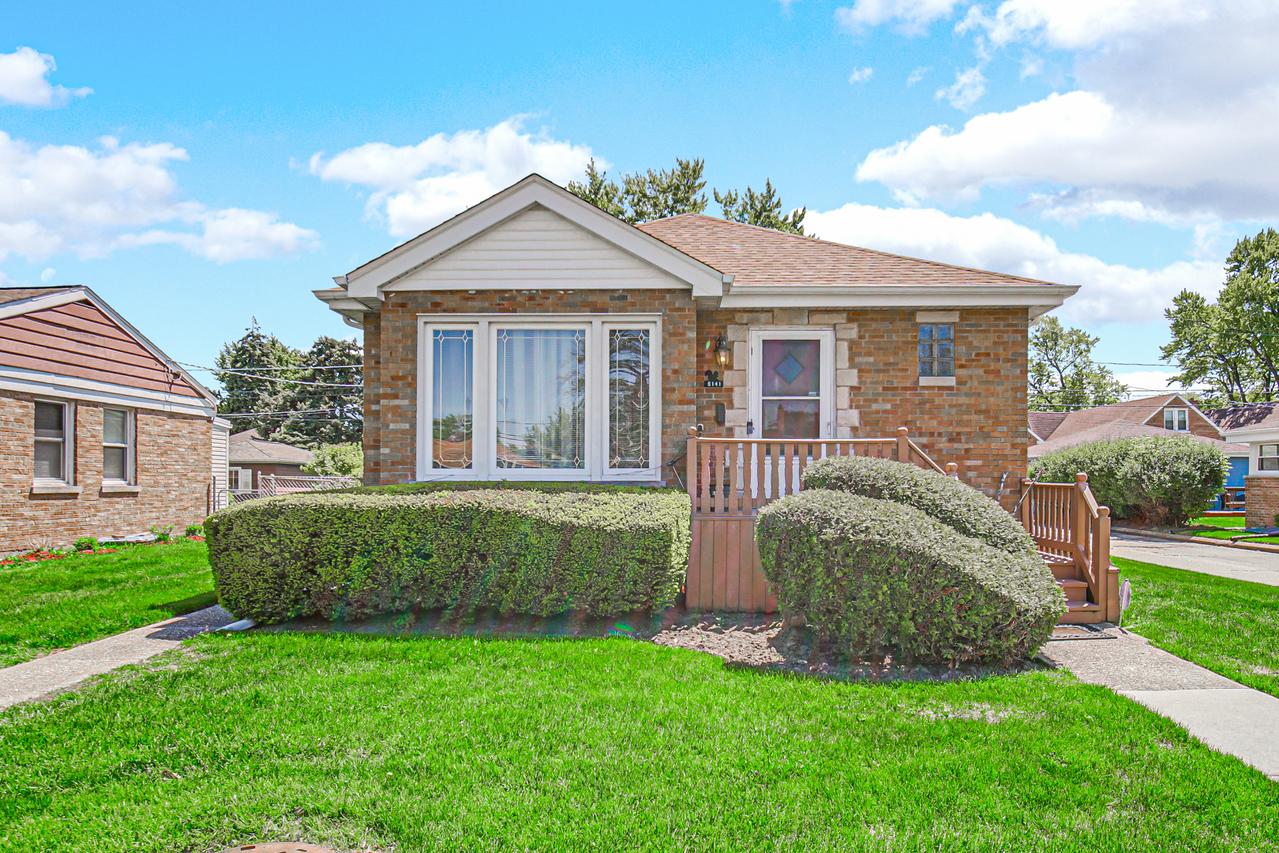 5141 W Chase Ave., Skokie, IL 60077