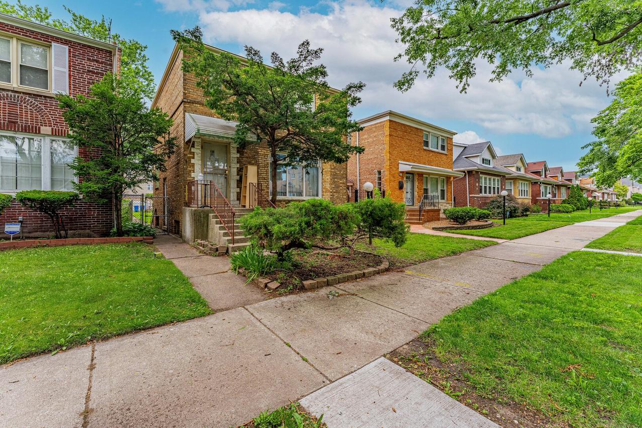 8238 S Prairie Ave., Chicago, IL 60619