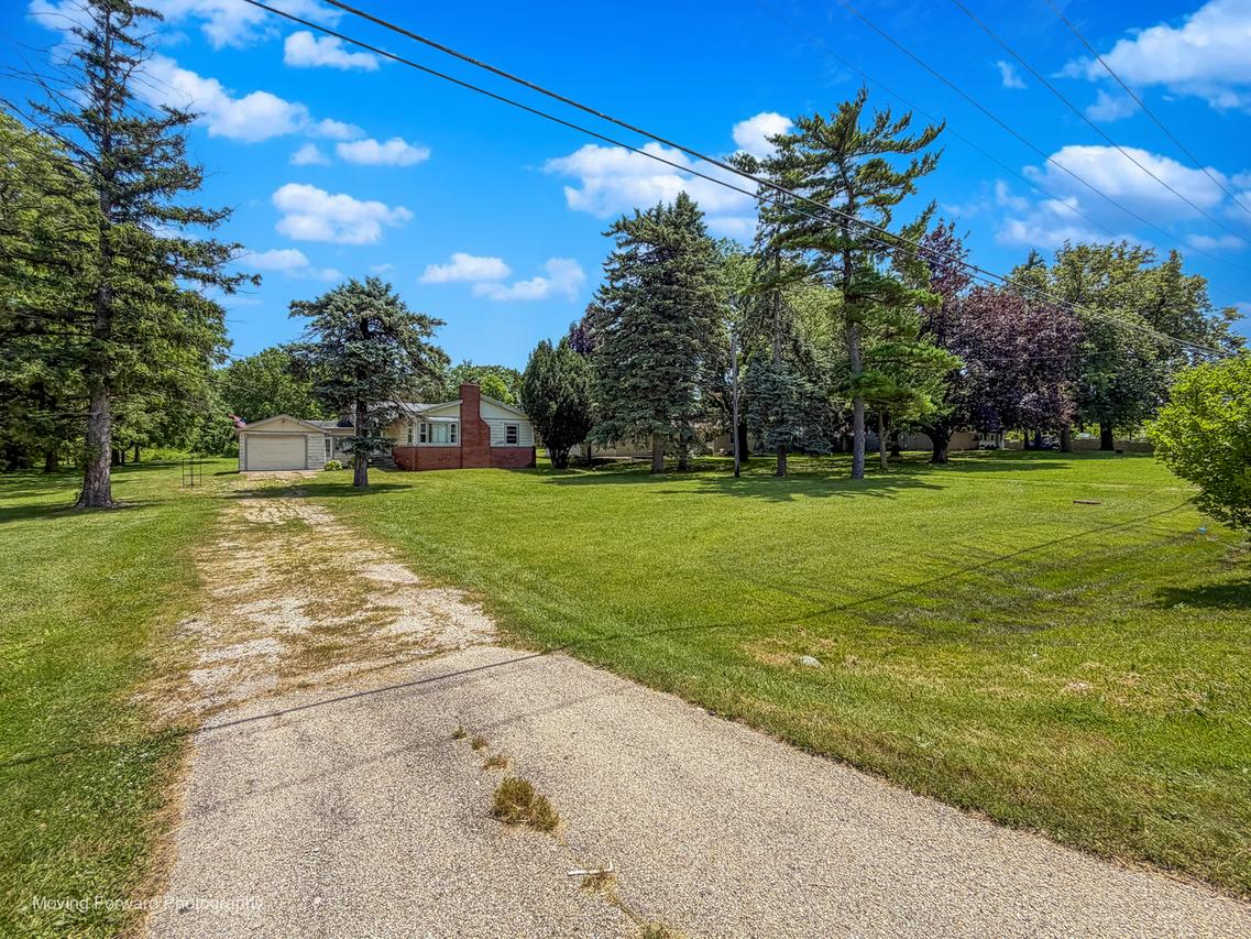 7S151 N Eola Rd., Aurora, IL 60502