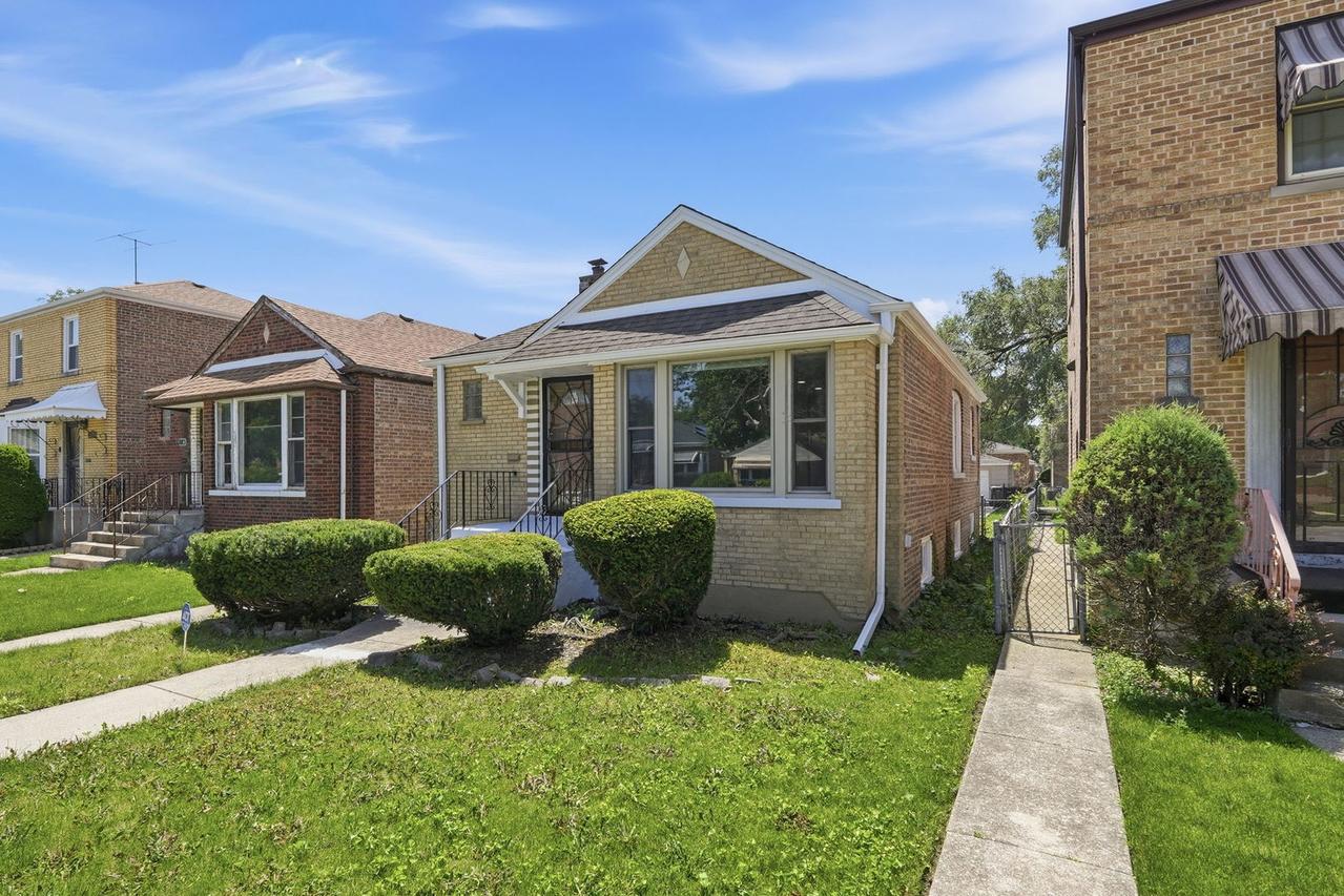 555 E 105th St., Chicago, IL 60628