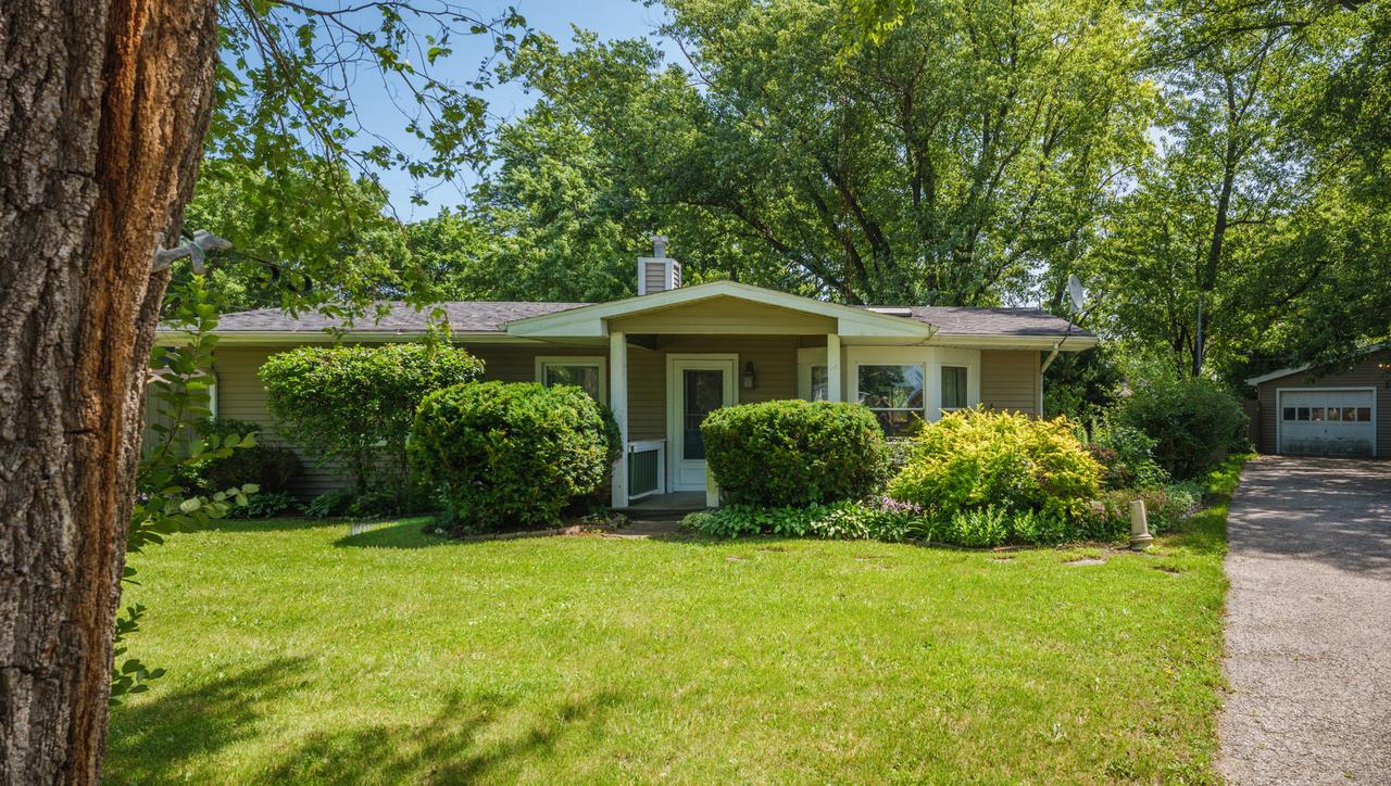 2108 Holly Ct., Mchenry, IL 60051