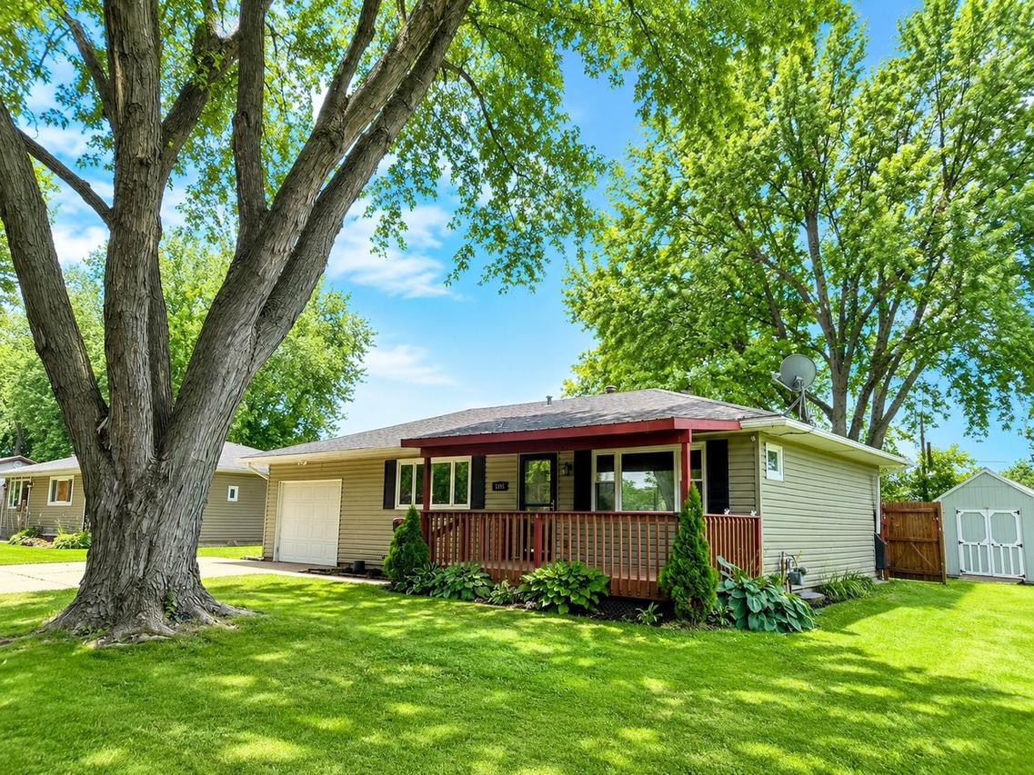 1205 N Edgelawn Dr., Plano, IL 60545