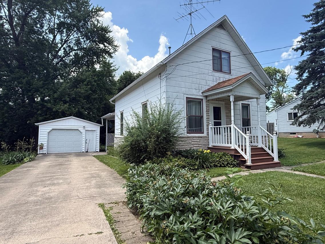 623 Sterling Ave., Dixon, IL 61021