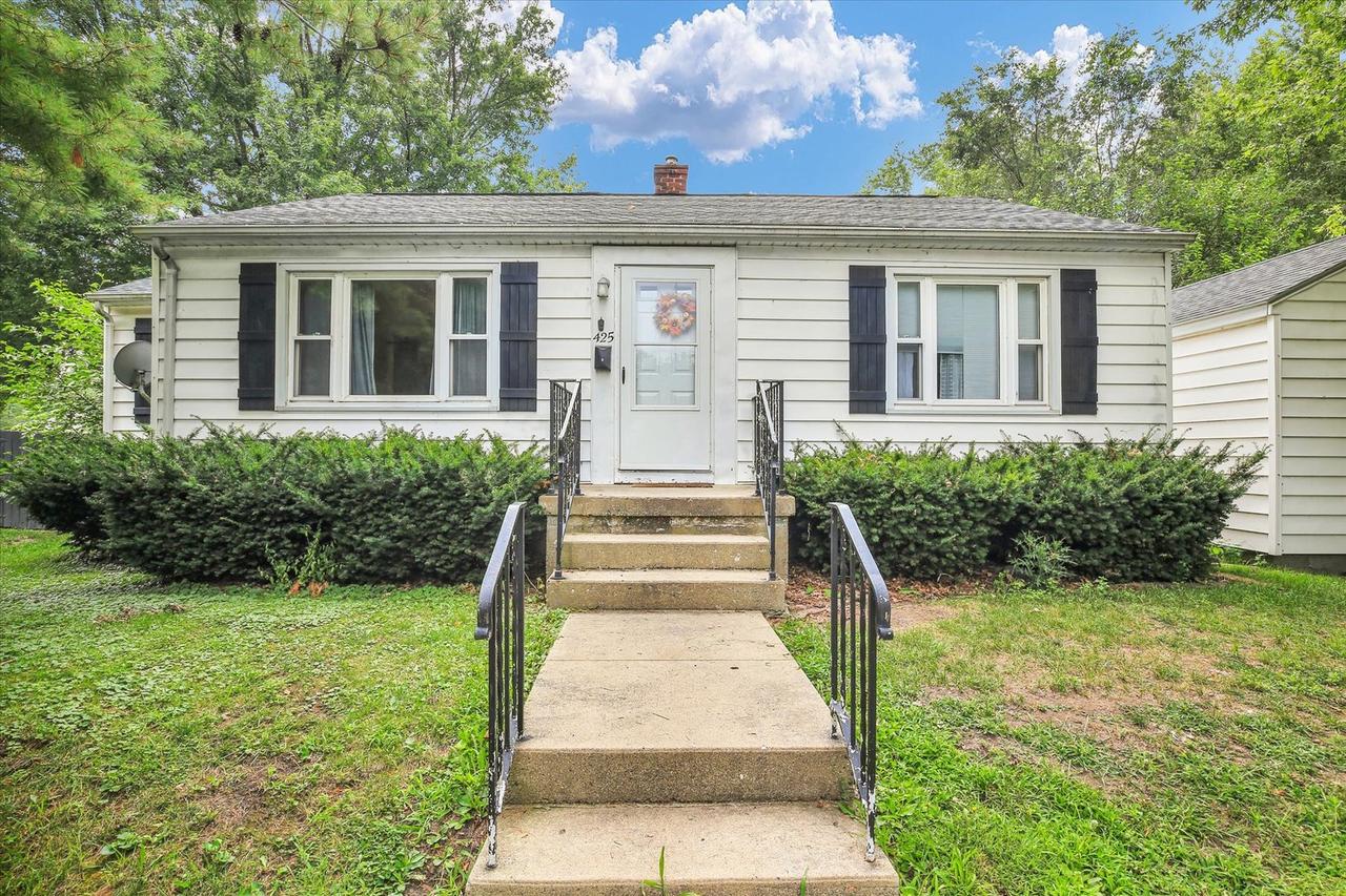 425 S Beech St., Arthur, IL 61911