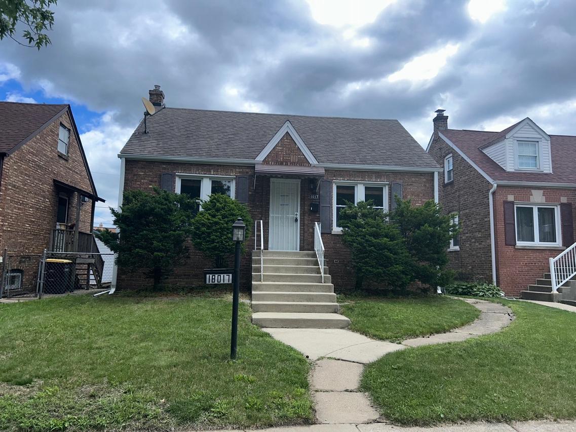 18017 Oakwood Ave., Lansing, IL 60438