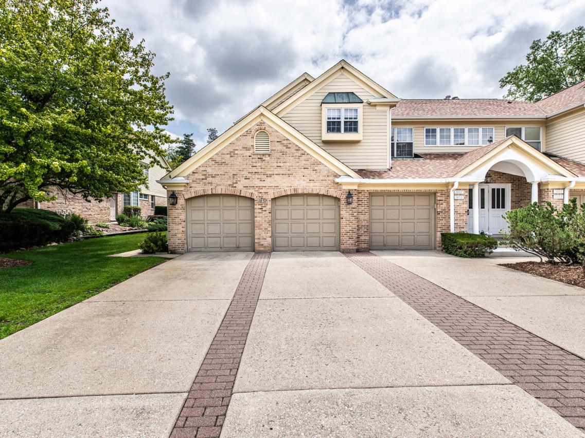 1857 W Ashbury Ln. #3-6, Inverness, IL 60067