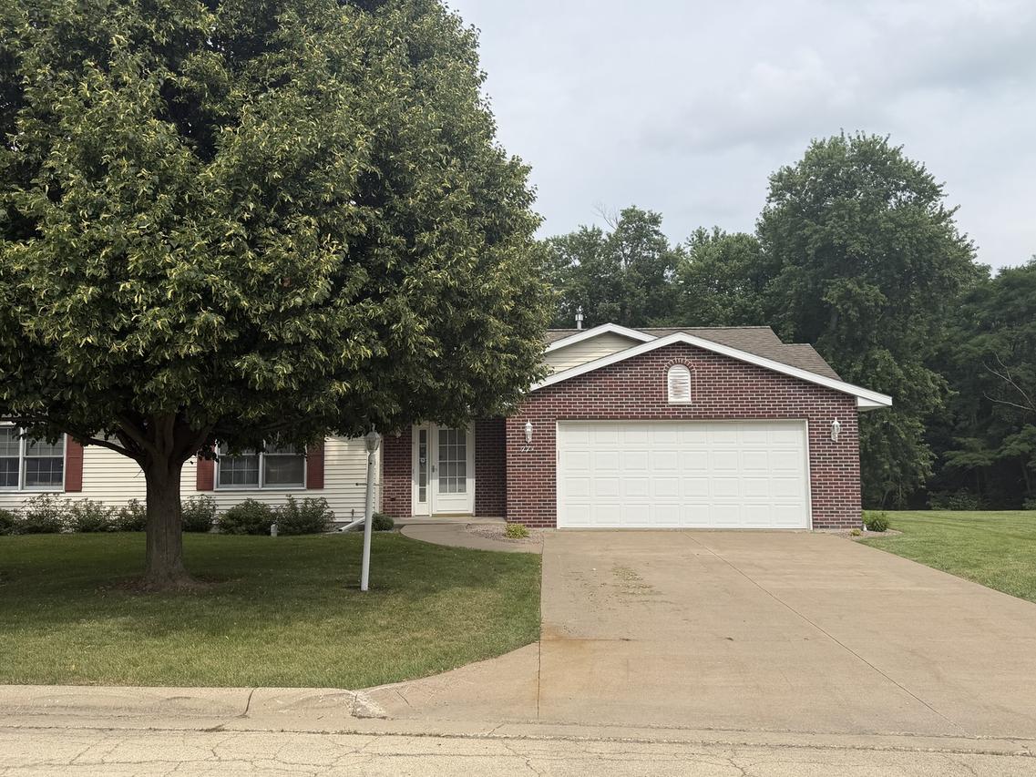 771 S Parkcrest Dr., Freeport, IL 61032
