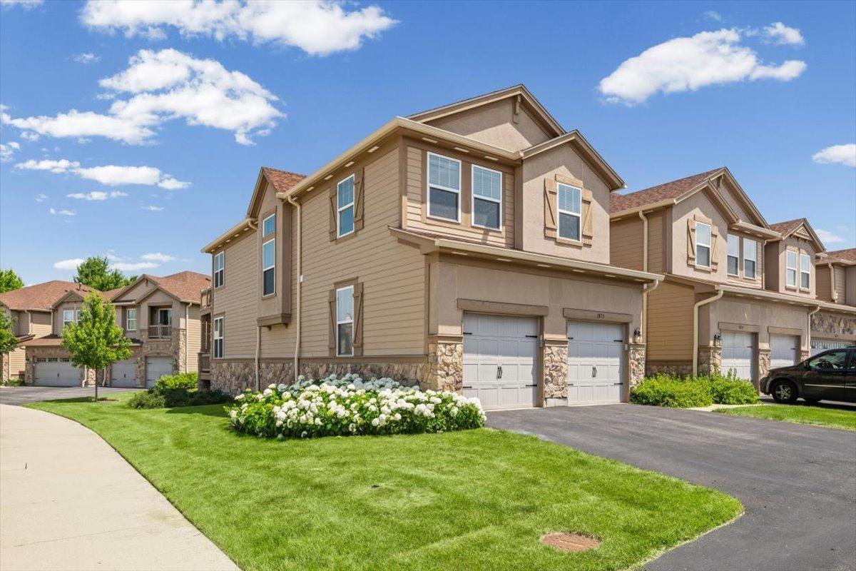 1873 N Crenshaw Cir., Vernon Hills, IL 60061