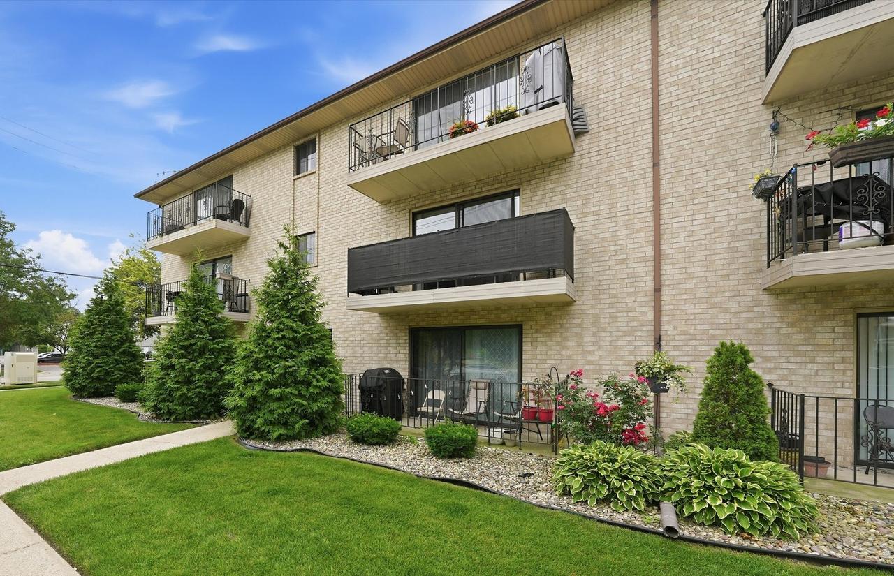 9800 Sayre Ave. #2B, Chicago Ridge, IL 60415