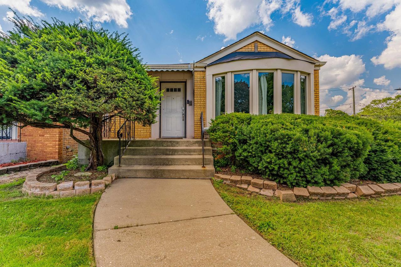 8800 S Merrill Ave., Chicago, IL 60617