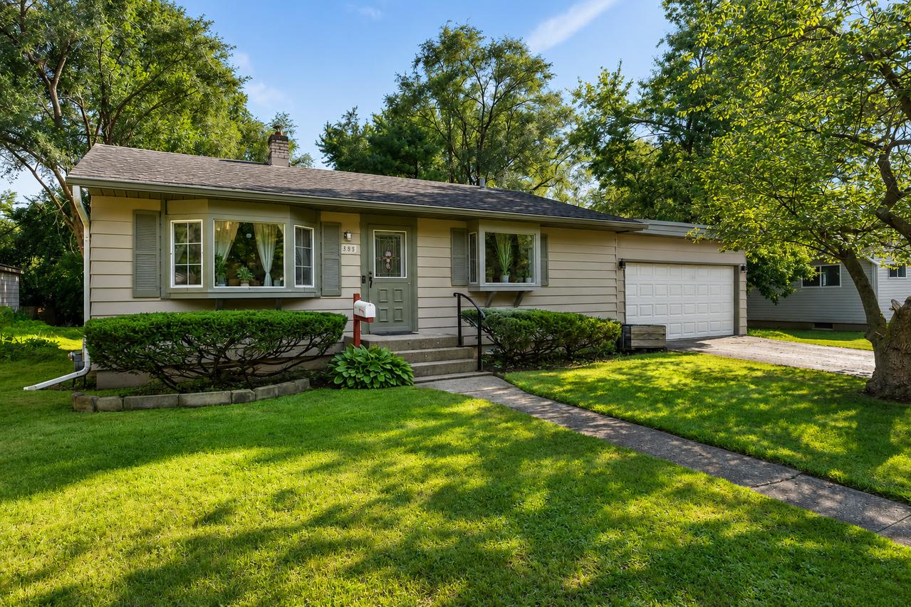 383 Lloyd St., Cary, IL 60013