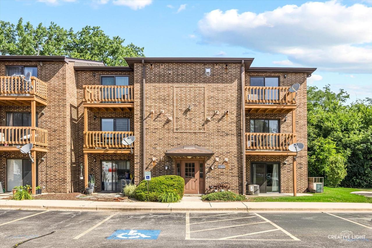 2260 Abbeywood Dr. #F, Lisle, IL 60532