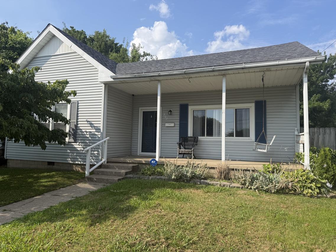 307 W 6th St., Metropolis, IL 62960