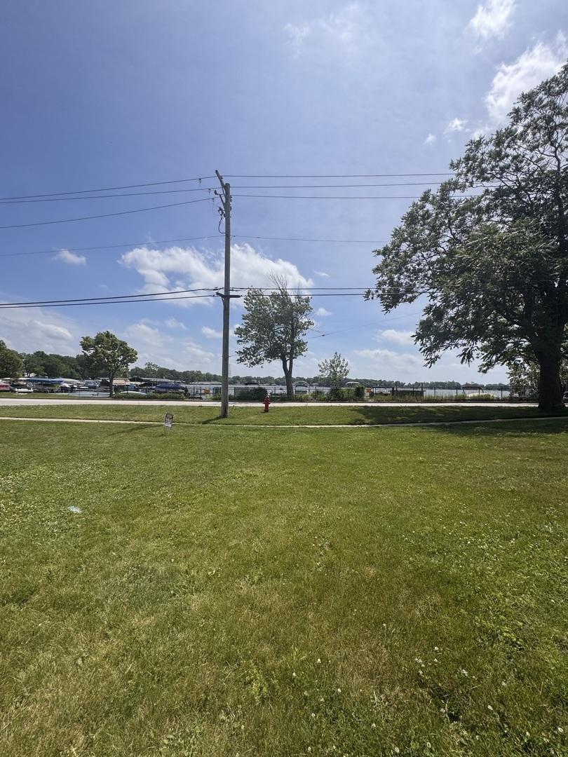 4 Lois Ln., Lake Zurich, IL 60047
