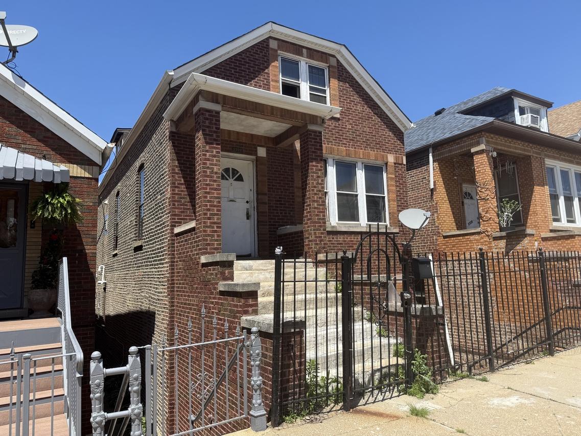 2332 W 24th Pl., Chicago, IL 60608