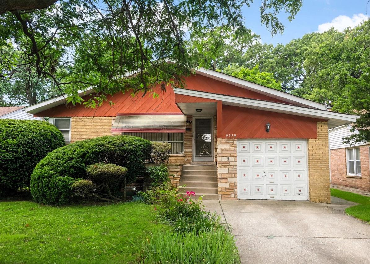 9528 S Brandt Ave., Oak Lawn, IL 60453
