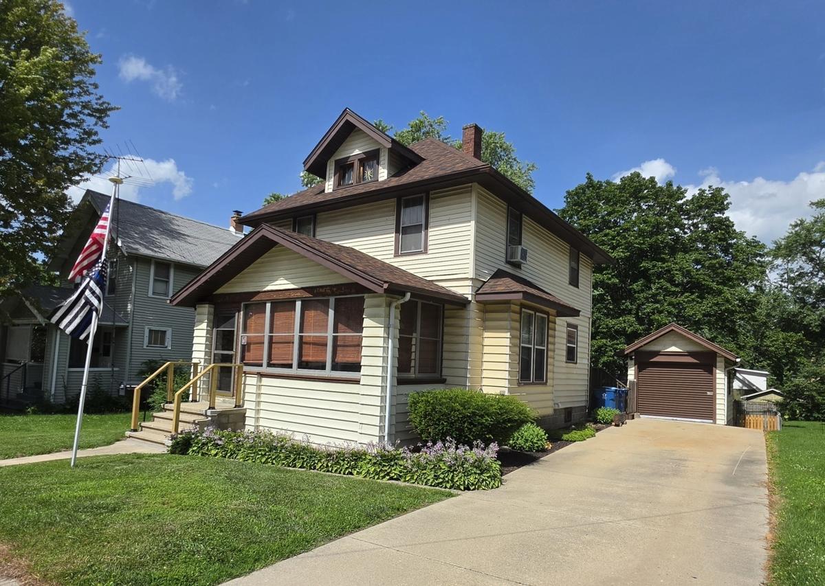 906 S Galena Ave., Dixon, IL 61021