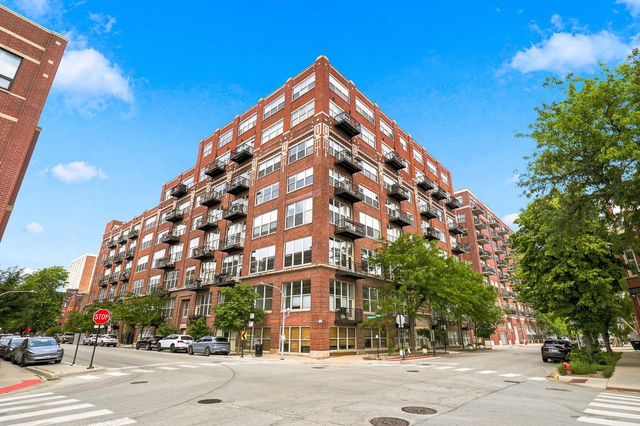 1500 W Monroe Ave. #126, Chicago, IL 60607