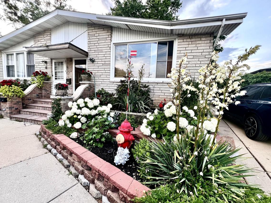 352 Dover Ln., Des Plaines, IL 60018