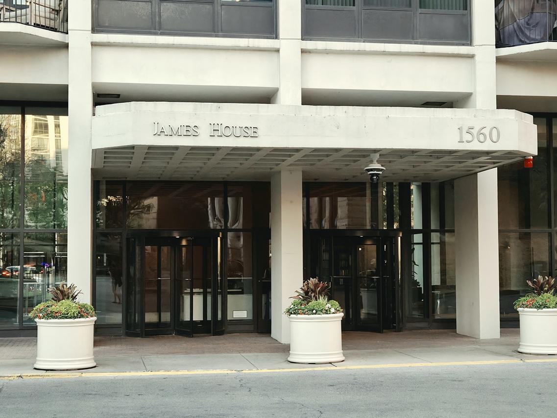 1560 N Sandburg Ter. #2901J, Chicago, IL 60610
