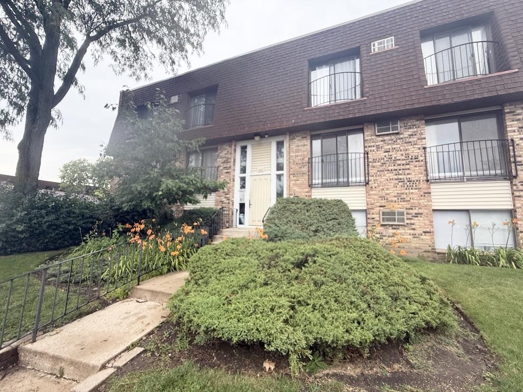 200 S Waters Edge Dr. #202, Glendale Heights, IL 60139