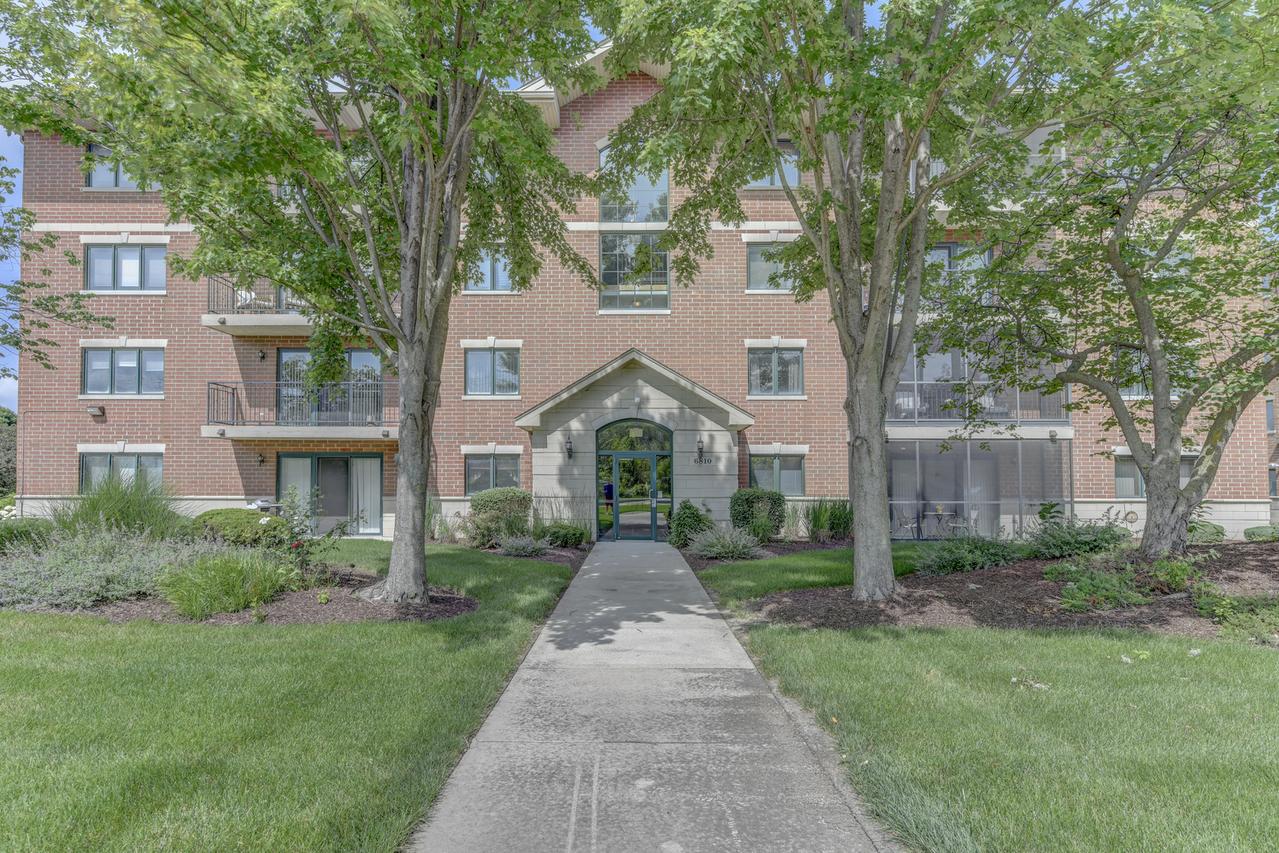 6810 W Winding Tr. #202, Oak Forest, IL 60452
