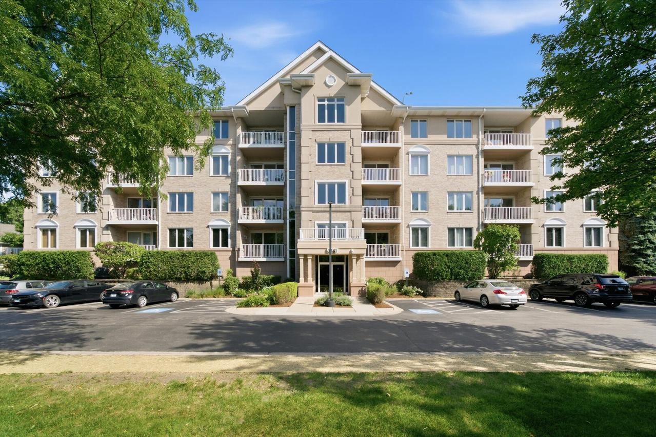 1761 Pavilion Way #301, Park Ridge, IL 60068