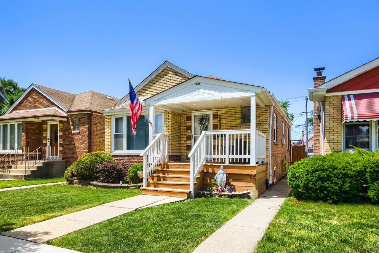 5048 S Leamington Ave., Chicago, IL 60638