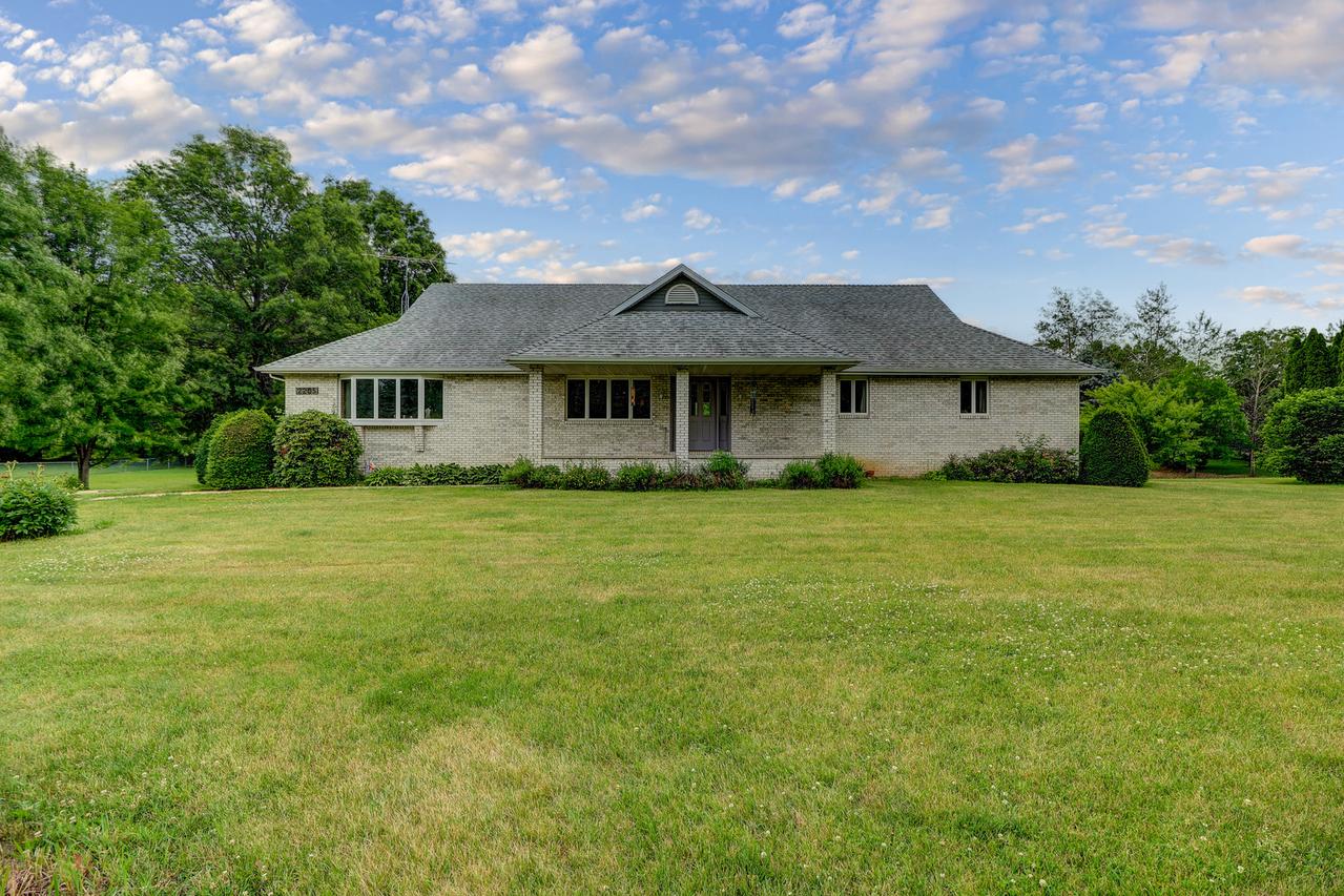 2205 Meadows Dr., Sterling, IL 61081