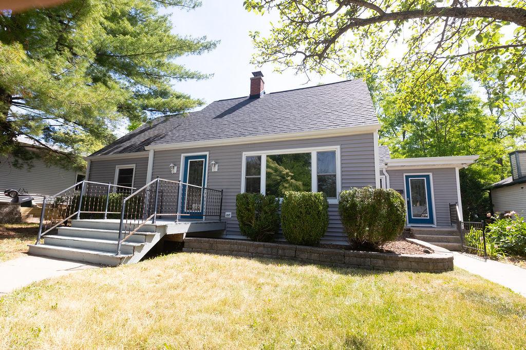 305 Glenice Pkwy., Fox River Grove, IL 60021