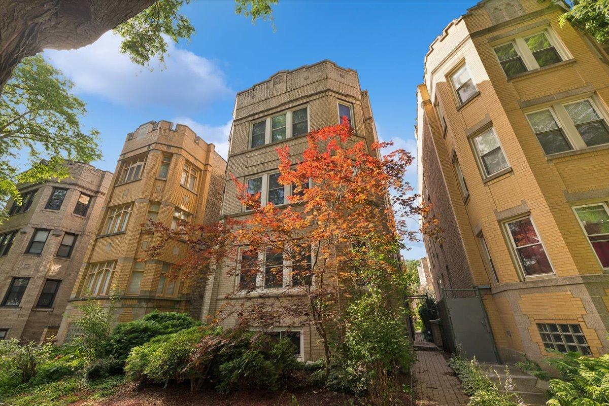 2215 W Arthur Ave., Chicago, IL 60645