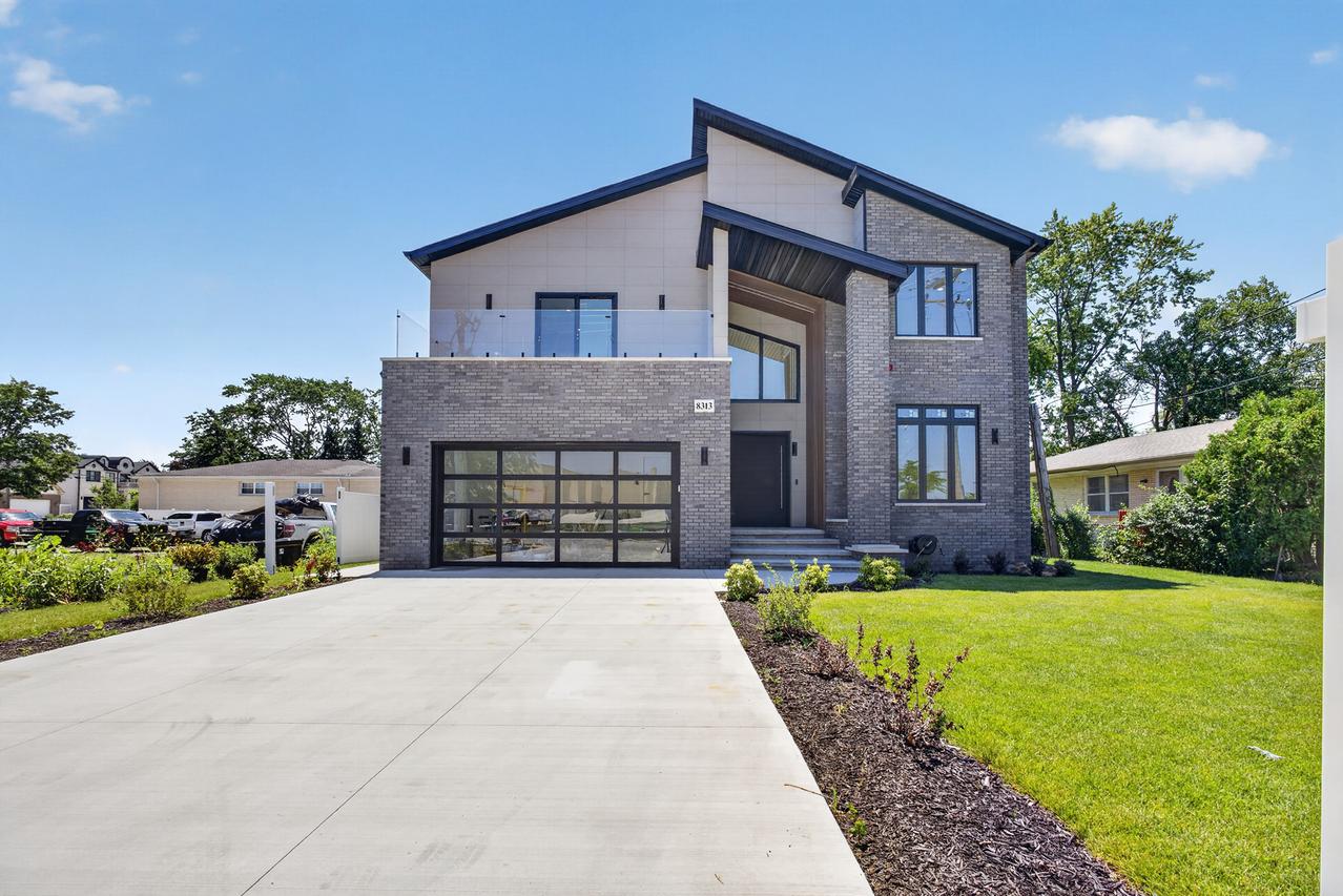 8313 W Church St., Niles, IL 60714