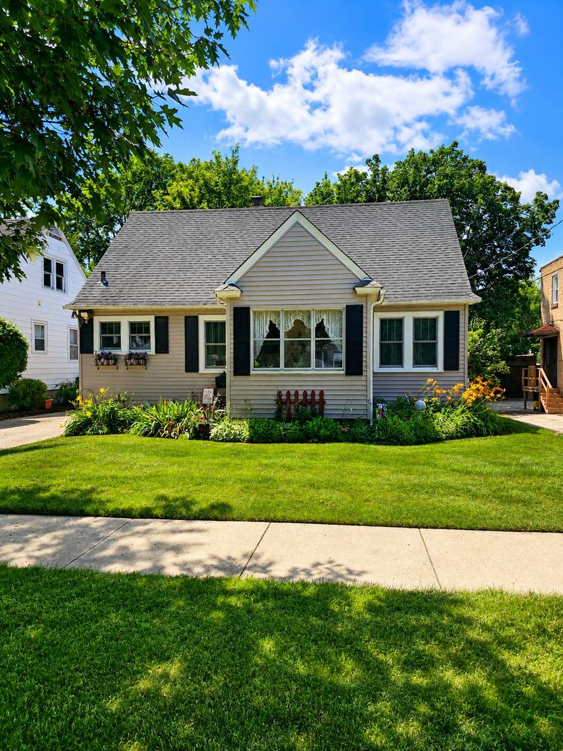 621 Lincoln Ave., Elgin, IL 60120