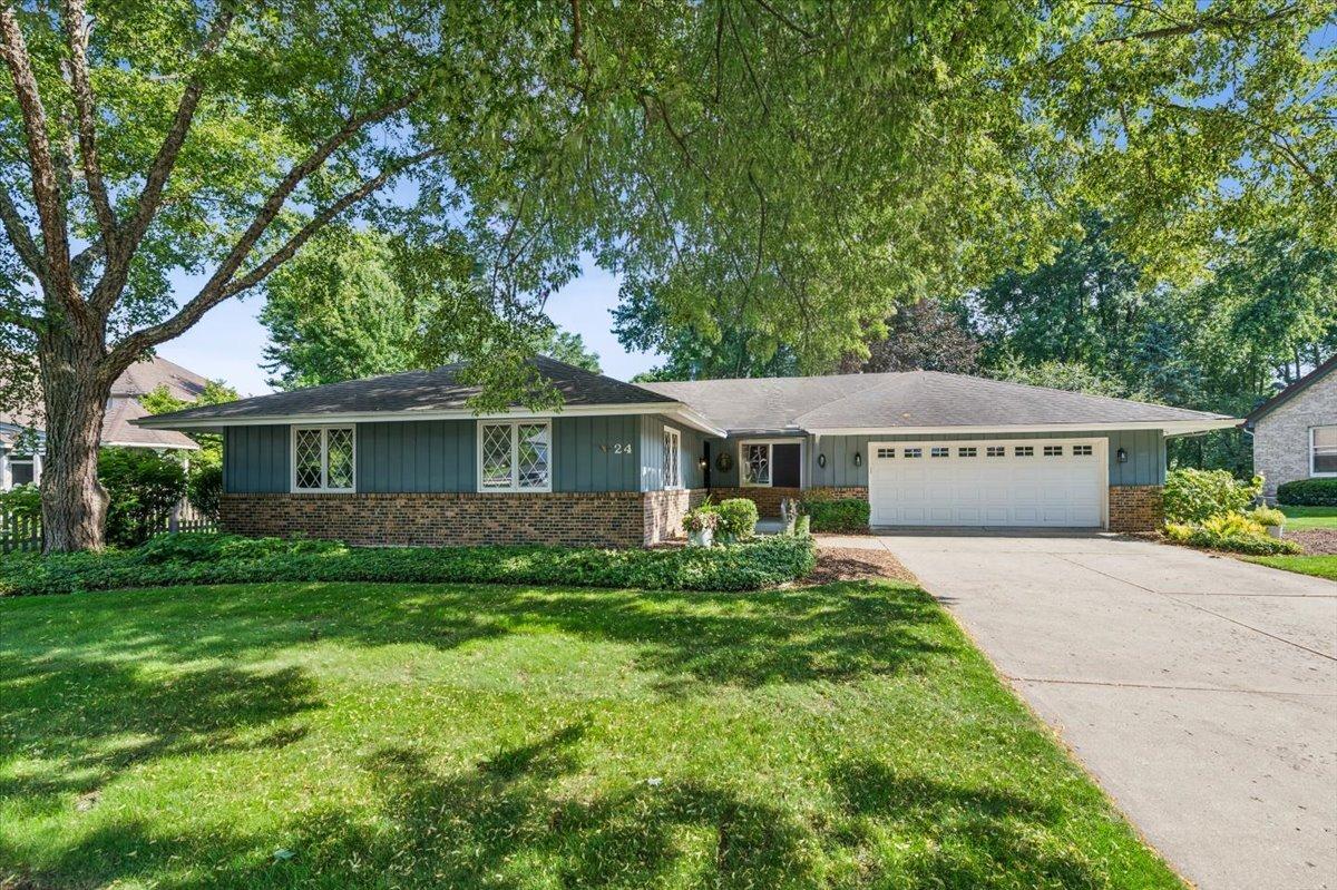 24 Briargate Cir., Sugar Grove, IL 60554