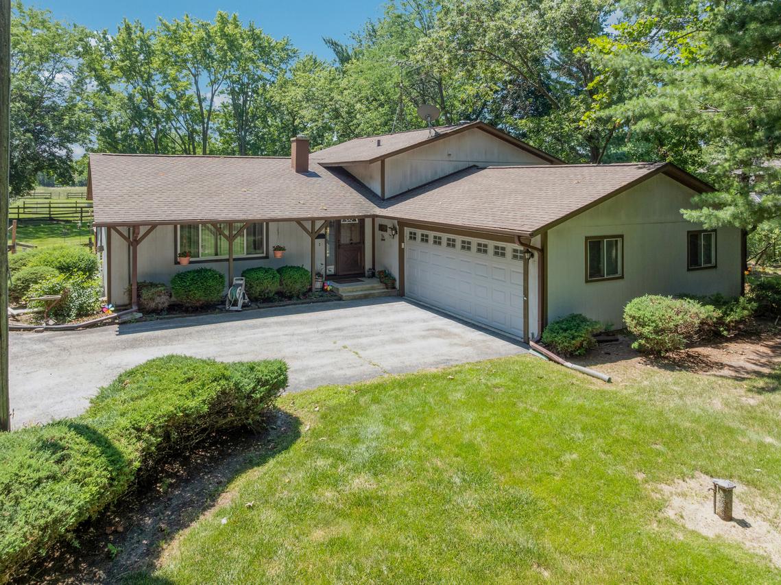 46W989 Kelley Rd., Hampshire, IL 60140