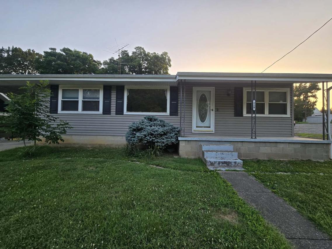 600 S Jackson St., Mcleansboro, IL 62859