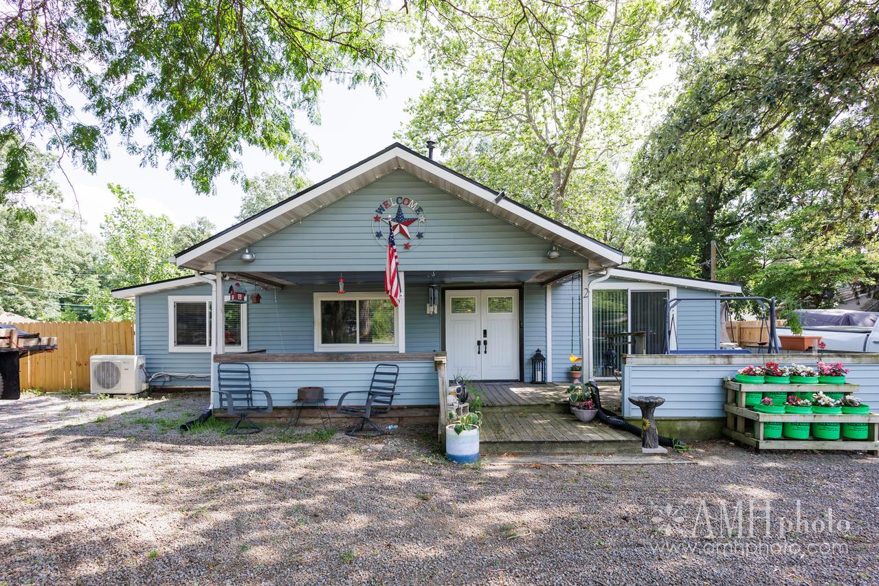 2 Elmwood Ave., Momence, IL 60954