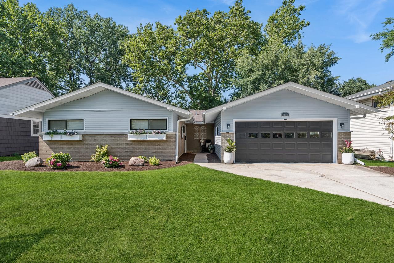 1124 59th St., Downers Grove, IL 60516