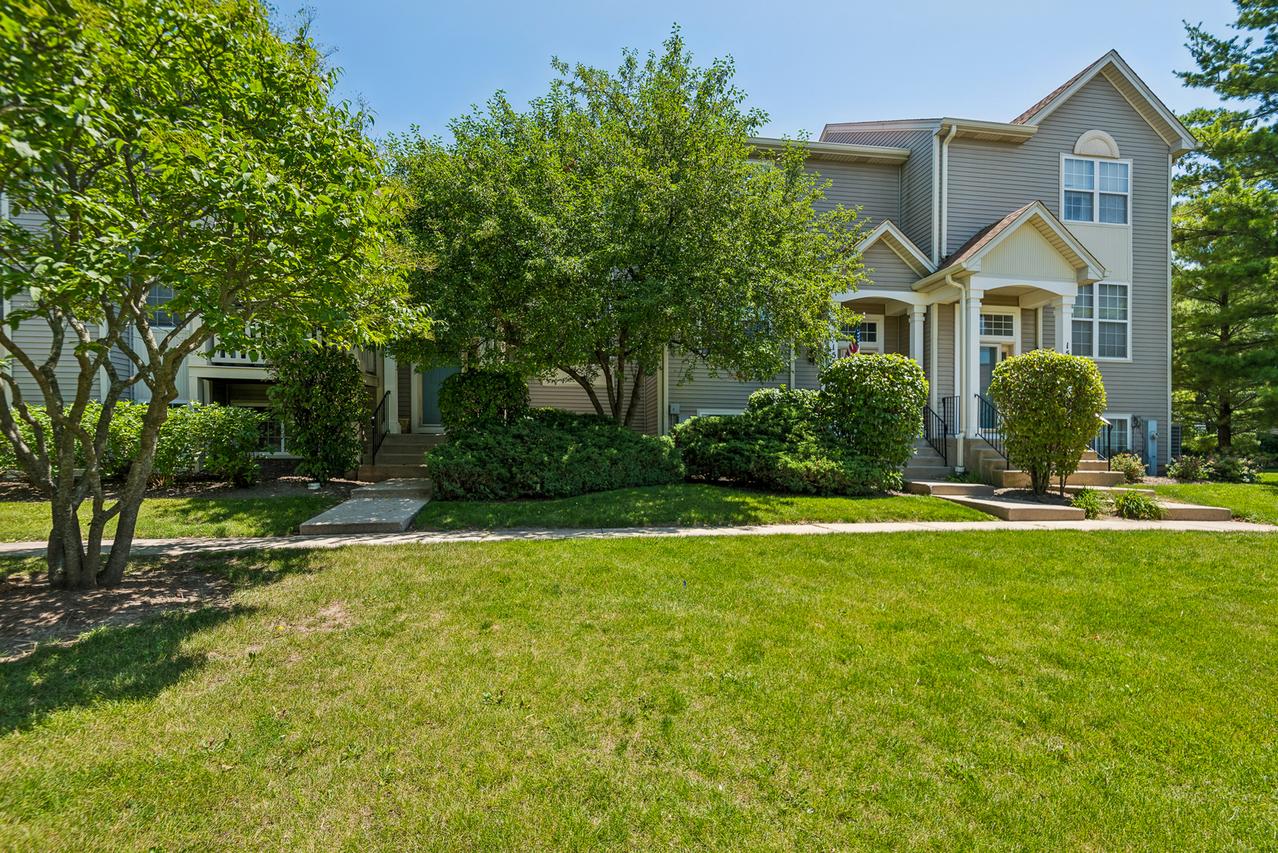 1584 Shire Ct., Gurnee, IL 60031