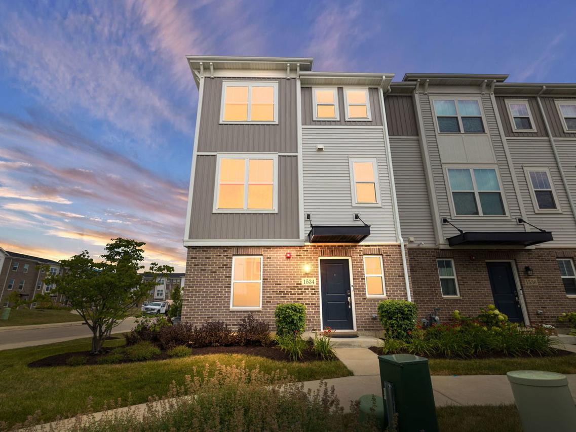 1534 Slade Way, Des Plaines, IL 60018