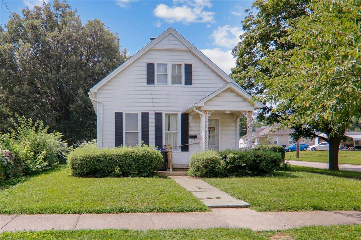 1212 W Chestnut St., Bloomington, IL 61701