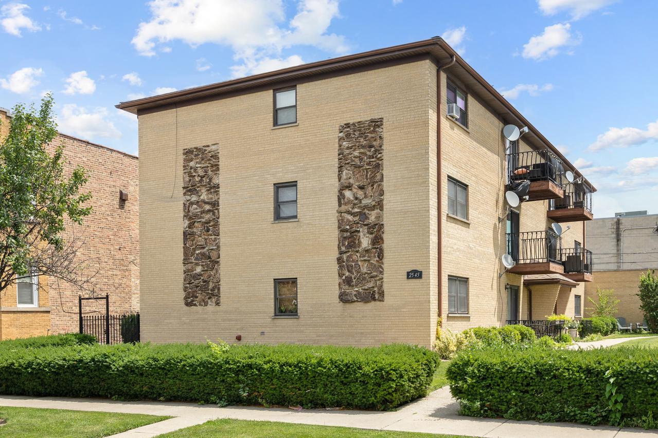 2545 N 72nd Ct. #1, Elmwood Park, IL 60707