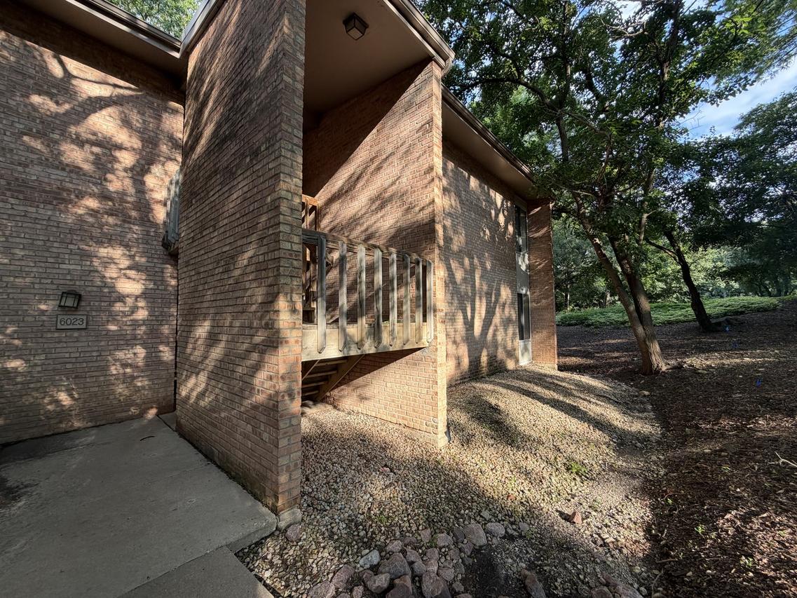 6023 Forest View Rd. #1F, Lisle, IL 60532